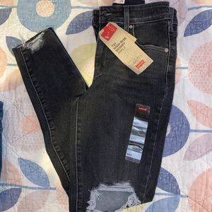 NEVER WORN Women’s Black Levi’s size 23